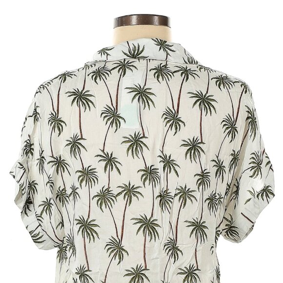 🚨 50% OFF BUNDLES! 🚨NWT Lush Short Sleeve Button Down Shirt - Picture 6 of 8